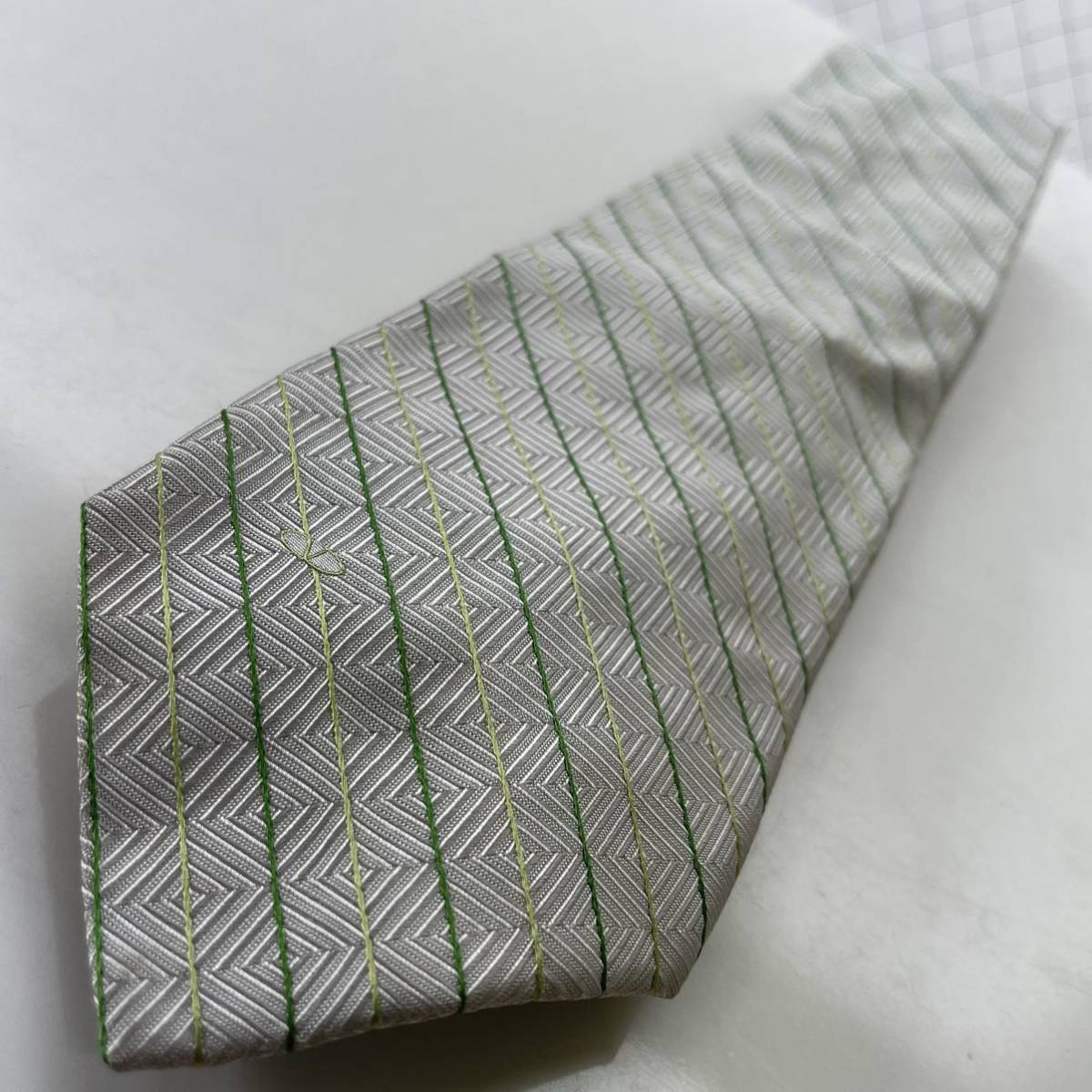 VALENTINO( Valentino ) white white green green stripe necktie 