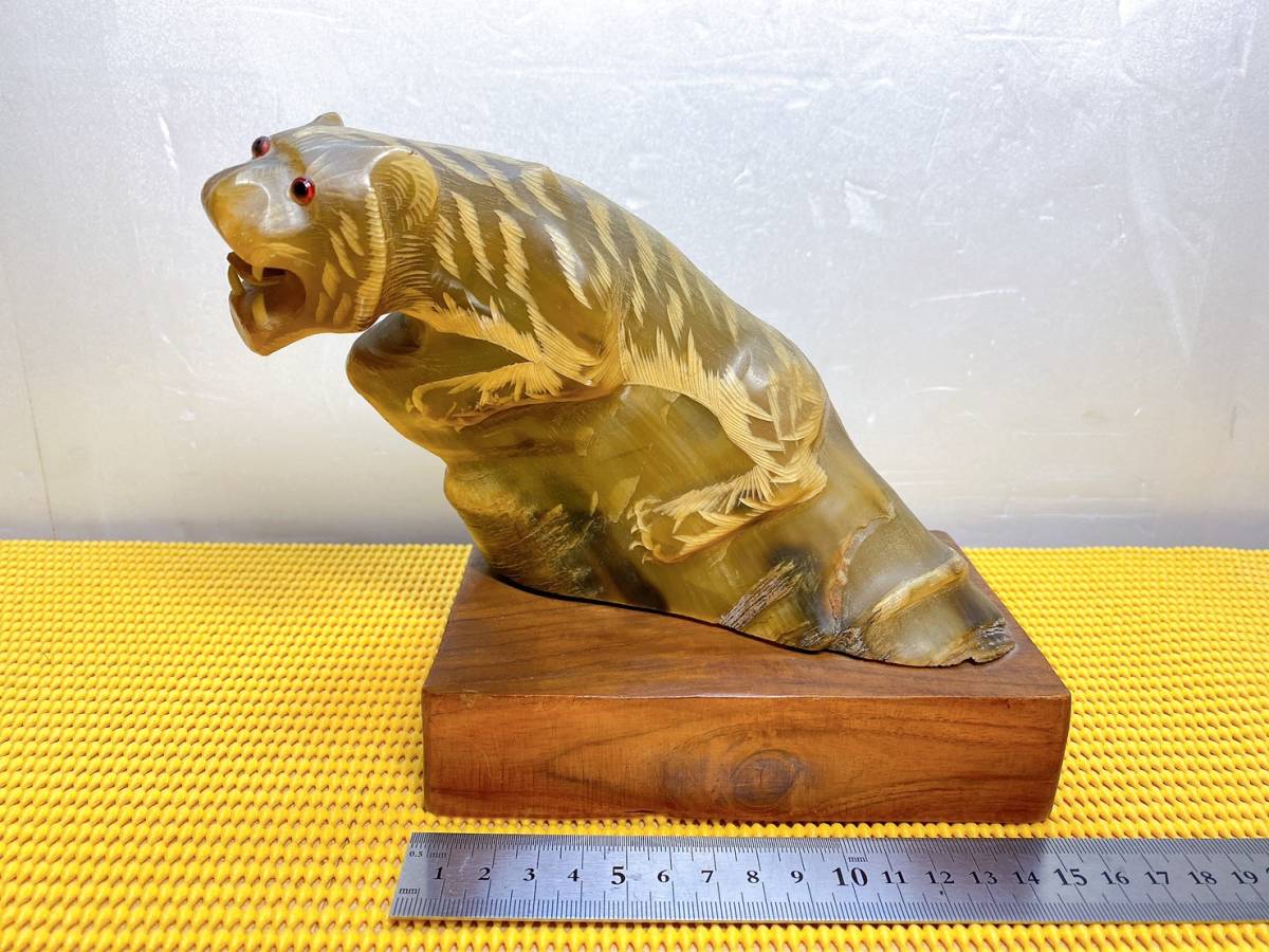 貴重　トラの置物　トラ　虎　水牛の角製　置物　インテリア　コレクション　美術品　彫刻　オブジェ　現状品
