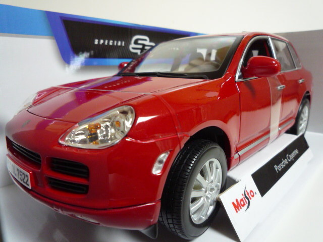  Maisto 1/18* Porsche Cayenne *Porsche Cayenne