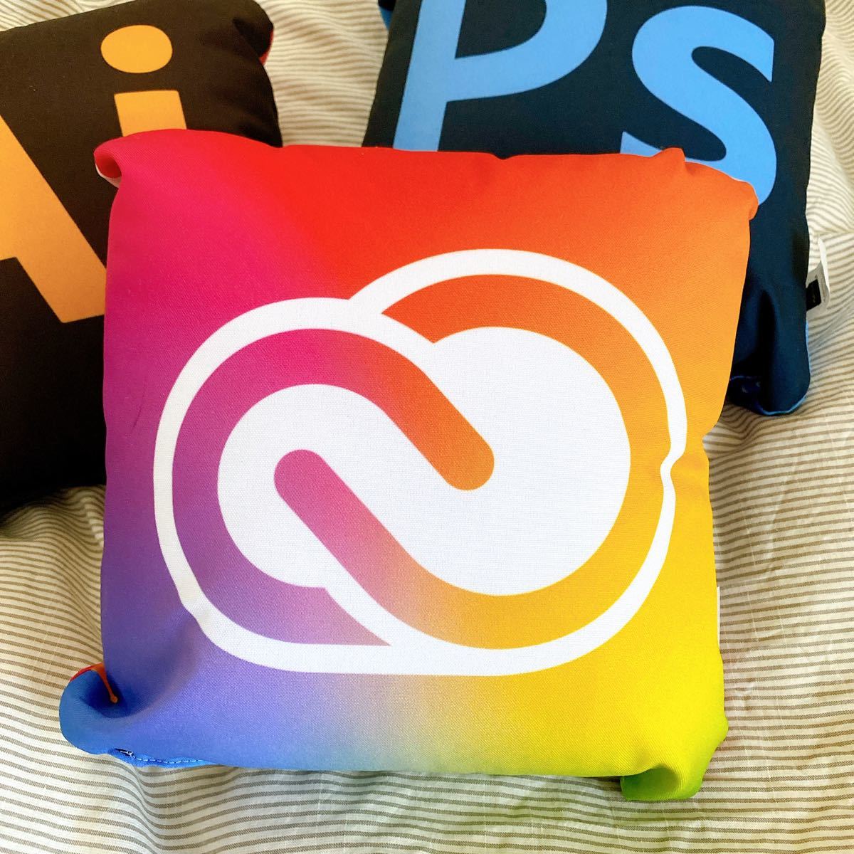 Adobe Creative Cloud クッション 新品未使用|Yahoo!フリマ(旧 Adobe Creative Cloud クッション 新品未使用|Yahoo!フリマ(旧