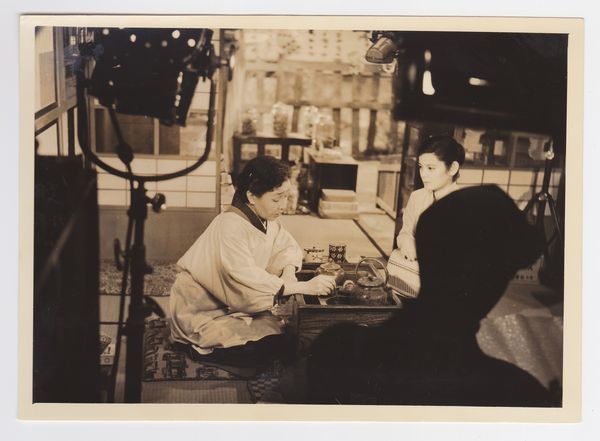 .-★婚約三羽烏E安西郷子:飯田蝶子■東宝映画写真1956年　文付_画像1