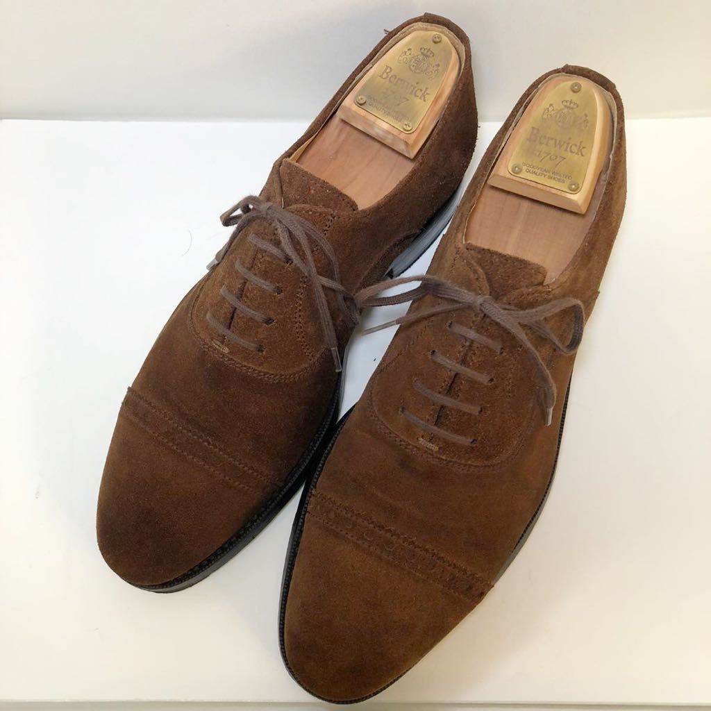 季節のおすすめ商品 即決 美品 定価33.000円 Berwick スエード 茶 格安売上 美品 tricot comme des garcons スエード レザーシューズ ローファー/革靴