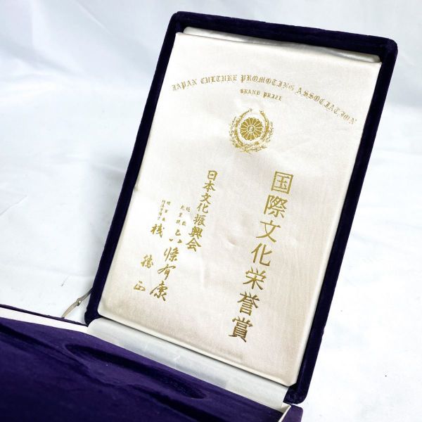 希少勲章】国際文化栄誉賞 日本文化振興会 共箱 ケース付 記章 徽章