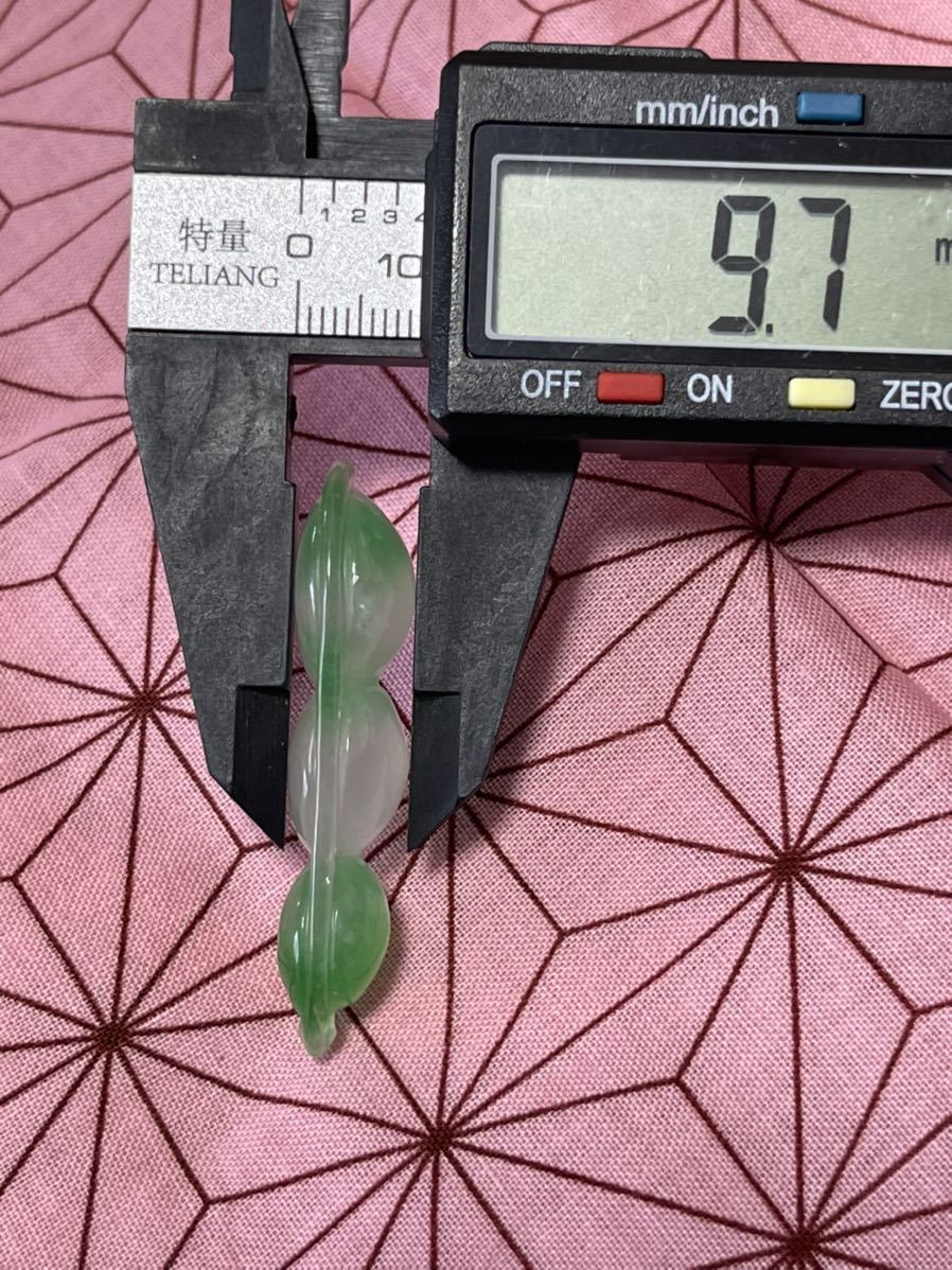 天然 本翡翠　氷種　アイスジェダイト　福豆　(福を招く) 53.0ct 縁起物　お守り♪ ペンダント