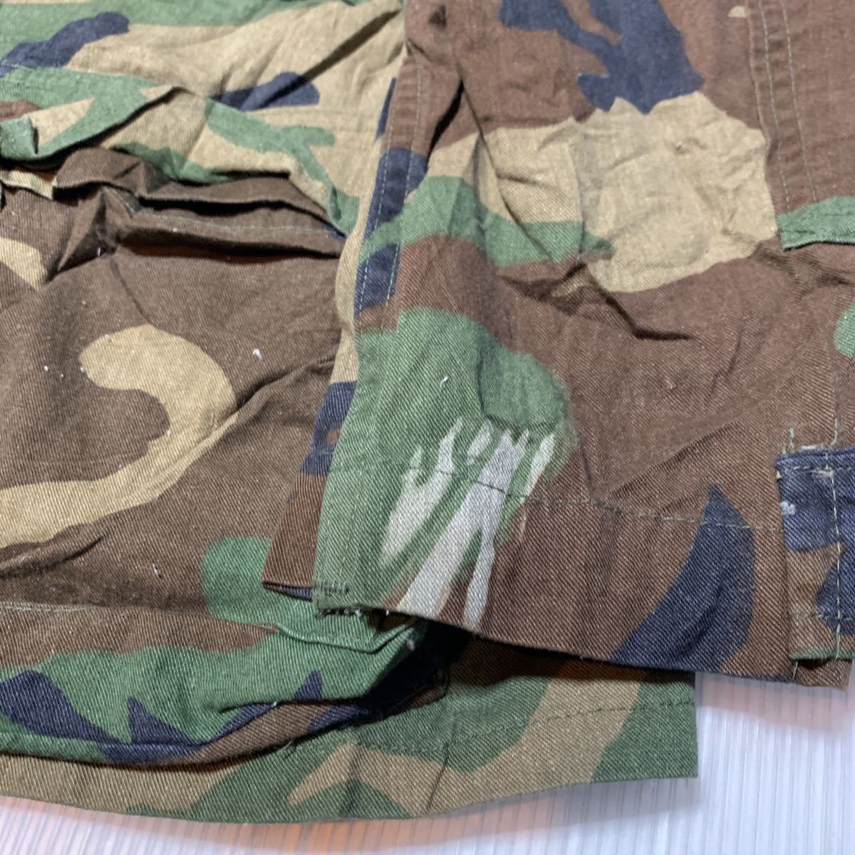 米軍放出品　実物　ノンリップ ウッドランド 迷彩　BDUジャケット LーXS 中古_画像2