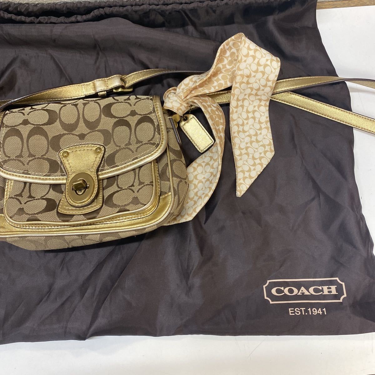 ＣＯＡＣＨ/コーチ　★ショルダーバッグ　★ミニサイズ　スカーフ付き　★シグネチャー　★送料無料