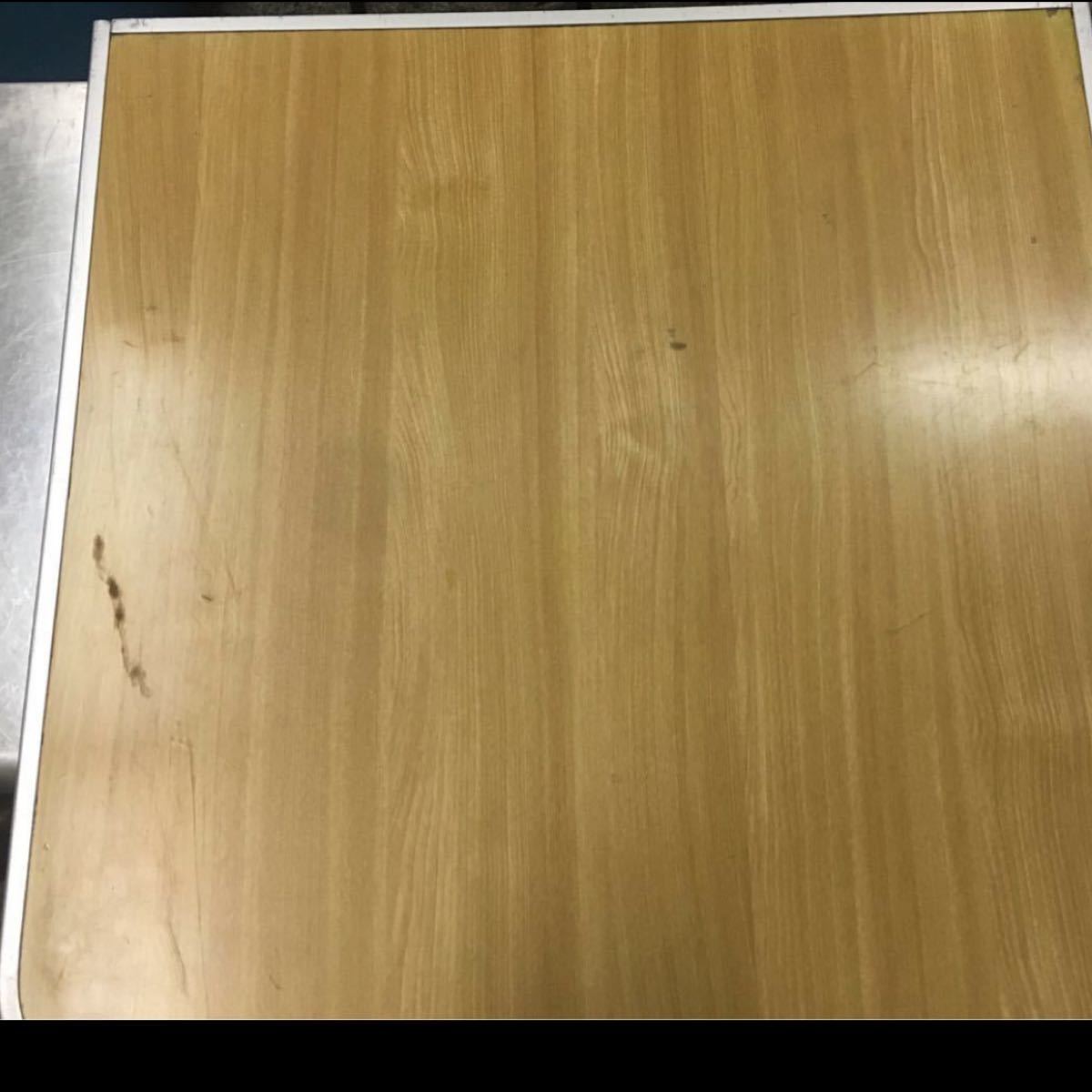 木目調のアウトドア折りたたみテーブル 120×60センチ