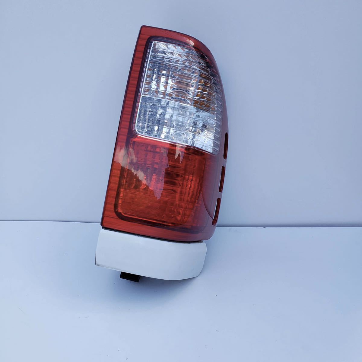 [ free shipping ] Isuzu Wizard UES73FW UES25FW original right tail lamp tail light KOITO 220-16147 beautiful goods 