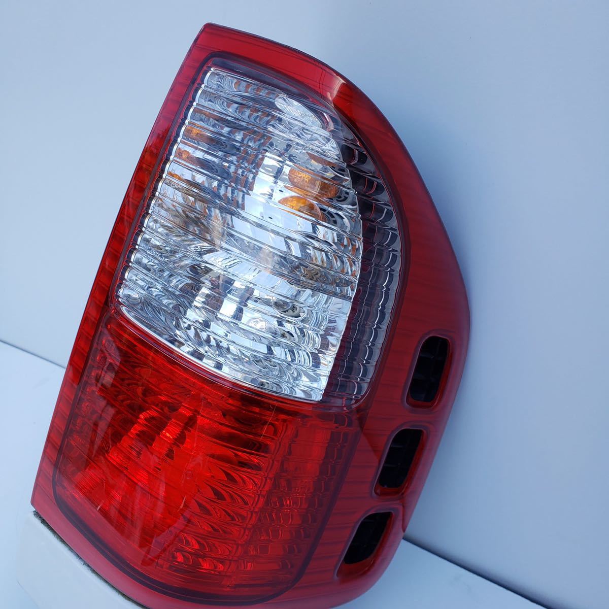 [ free shipping ] Isuzu Wizard UES73FW UES25FW original right tail lamp tail light KOITO 220-16147 beautiful goods 