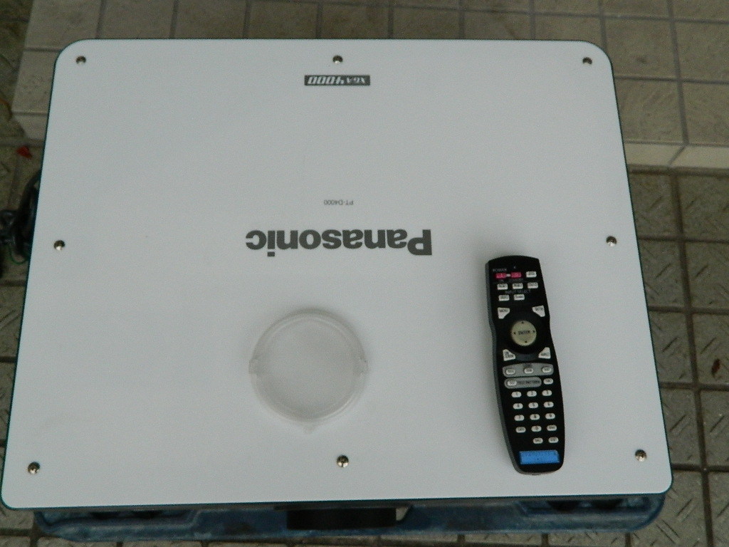中古 * Panasonic PT-D4000 (ジャンク扱い) 中古 * Panasonic PT-D4000 (ジャンク扱い)