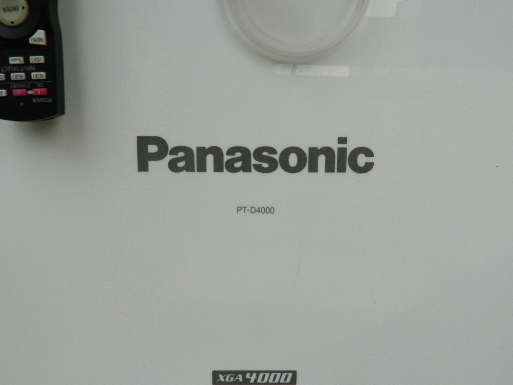 中古 * Panasonic PT-D4000 (ジャンク扱い) 中古 * Panasonic PT-D4000 (ジャンク扱い)