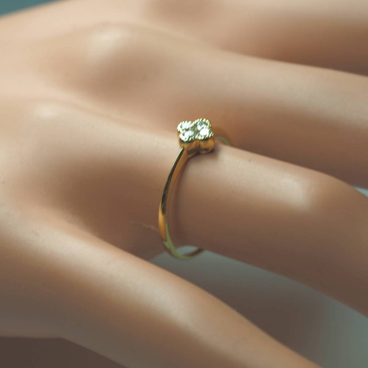 ○愛くるしいお花の天然ダイヤモンドK18YGリング | universitetipolis