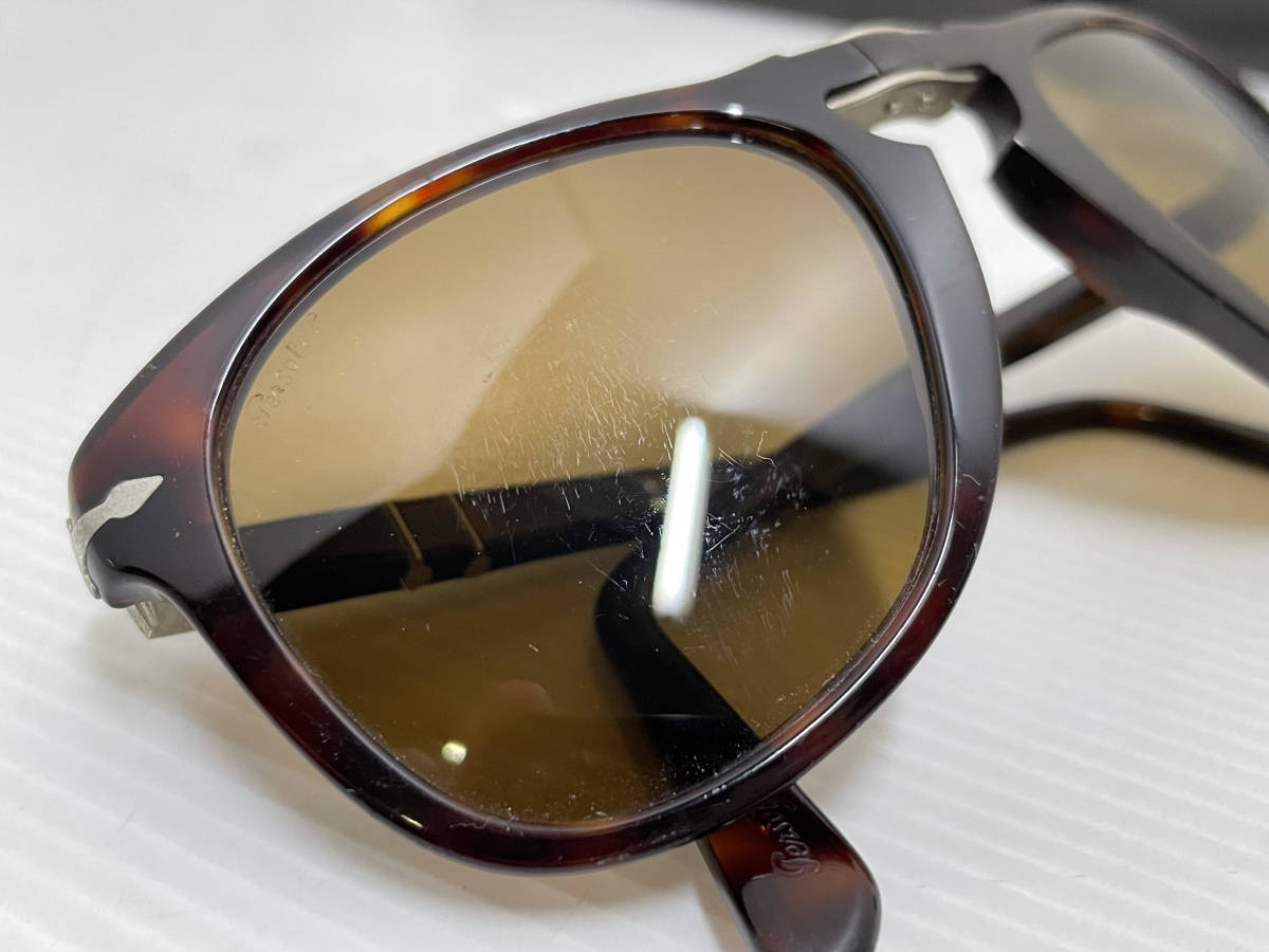 AT542★中古現状品 Persol ペルソール イタリア製 折りたたみサングラス★714 24/57★替レンズ付★キズ・傷み有_画像3