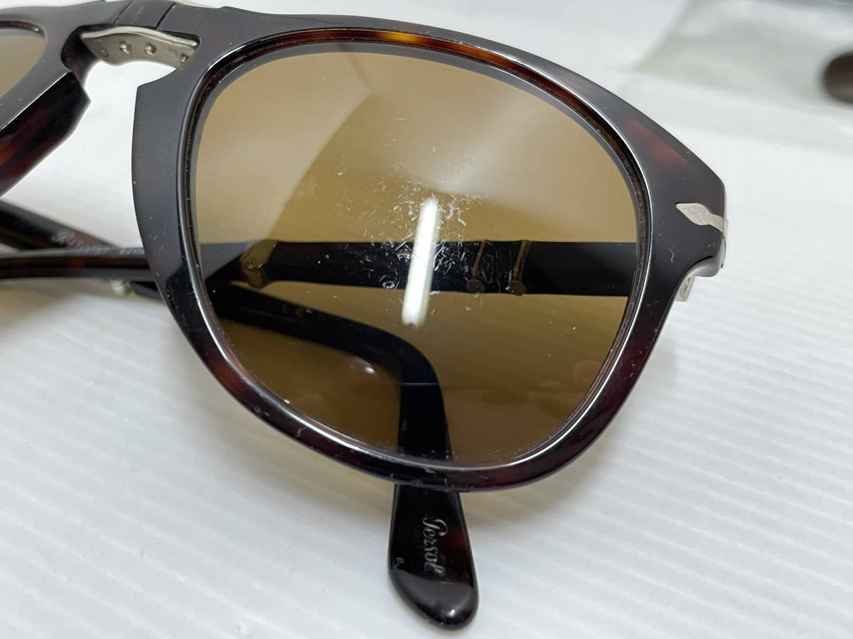 AT542★中古現状品 Persol ペルソール イタリア製 折りたたみサングラス★714 24/57★替レンズ付★キズ・傷み有_画像2