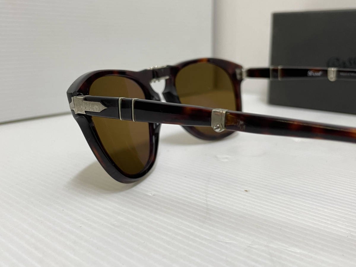 AT542★中古現状品 Persol ペルソール イタリア製 折りたたみサングラス★714 24/57★替レンズ付★キズ・傷み有_画像5