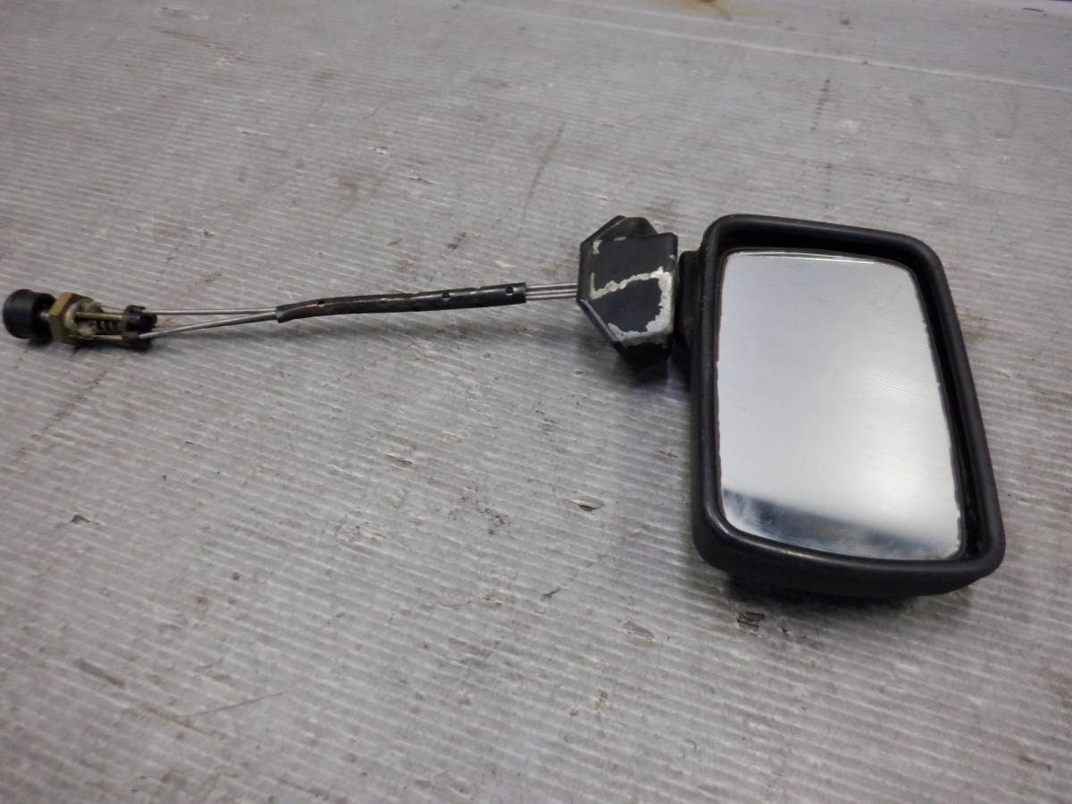 VW Golf 1 GLE EFI 17 series 5-door right H right driver`s seat door mirror with defect Junk /10 next [F1121A-26]