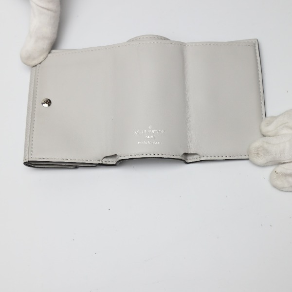 LOUIS VUITTON 小銭入れ付き 三つ折り財布 M67621 Yahoo!オークション - ルイ・ヴィトン 三つ折り財布 M67621 小銭