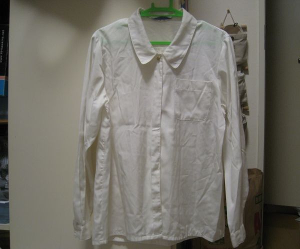 ☆MITSUKOSHI(三越)の白の長袖シャツ/オフホワイト/Mサイズくらい/送料185円(最安値)_画像1