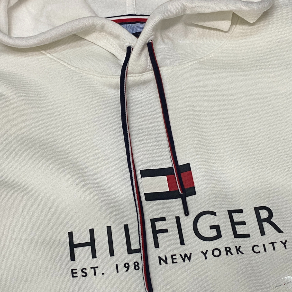 USA限定 【L】 TOMMY HILFIGERトミーヒルフィガー Core Besic プルオーバーパーカー 裏起毛 フラッグロゴ 白 ホワイト USA正規品_画像2