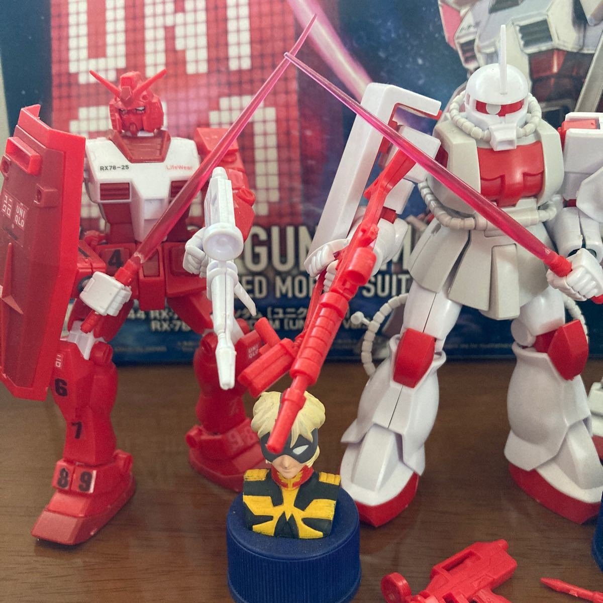 最終値下げ　コラボ　ガンダム ユニクロ　限定　ガンプラ　まとめ売り　おまけ付き 完成品 バンダイ