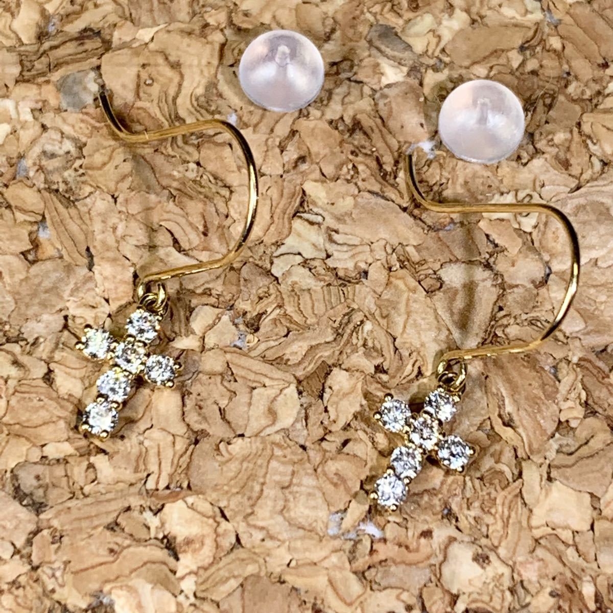 ダイヤモンドピアス クロス k18 YG ピアス ダイヤ0 20カラット ...
