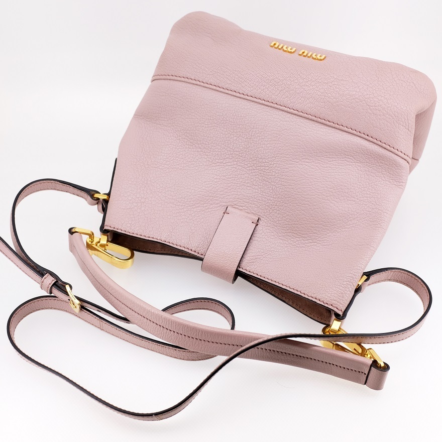 miumiu ミュウミュウ マドラス 2WAYバッグ ショルダーバッグ 5BE951