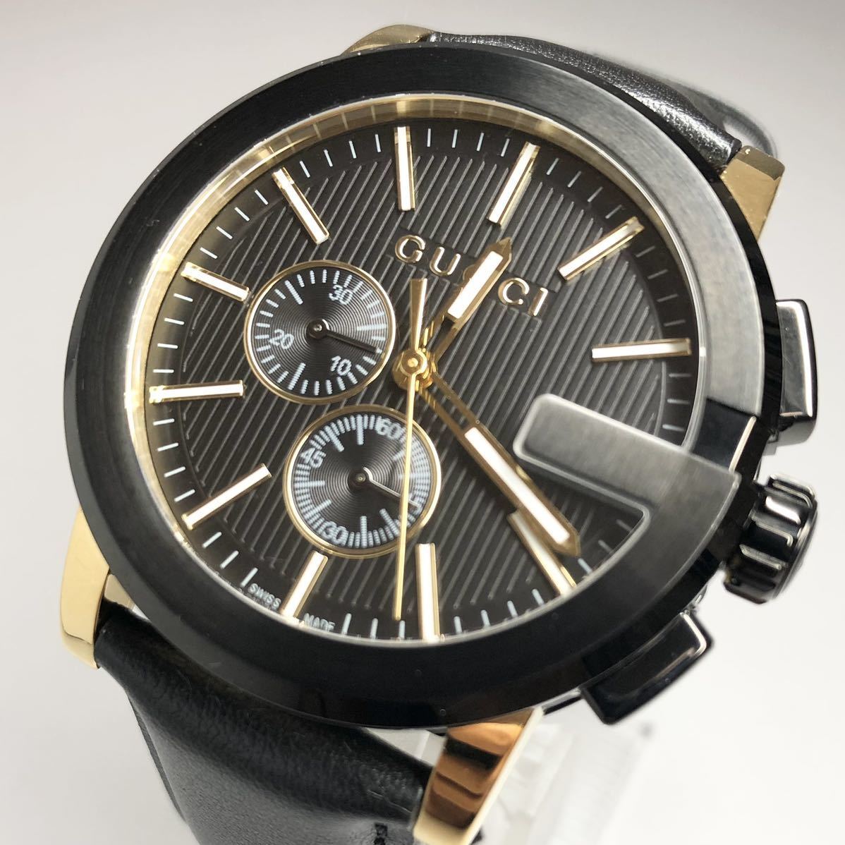 【新品】 GUCCI/グッチ Gクロノ ブラック/ゴールド メンズ腕時計 定価25万円 クロノグラフ クォーツ 高級腕時計