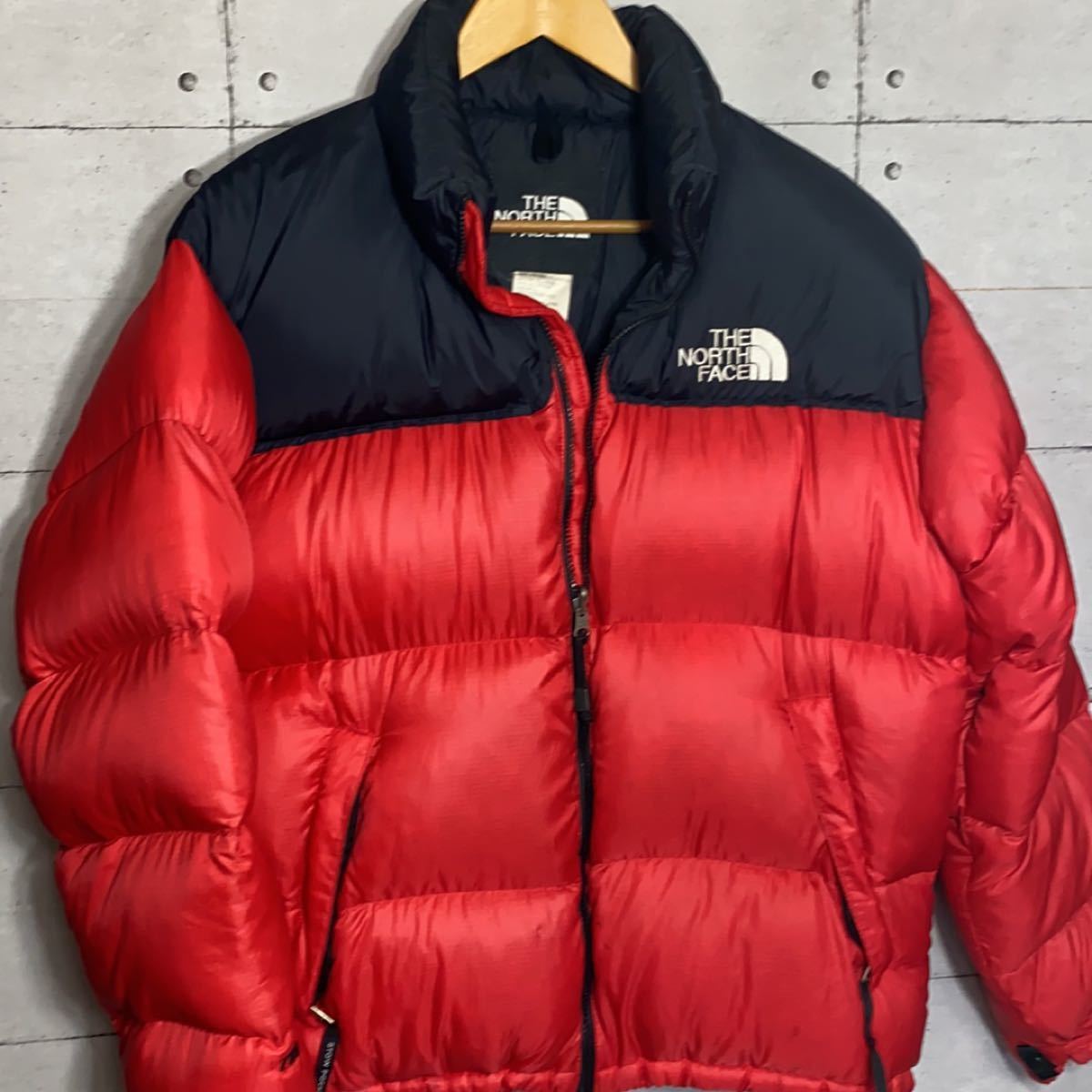 THE NORTH FACE ノースフェイスヌプシダウン 赤黒 ダウン THE NORTH FACE ノースフェイスヌプシダウン 赤黒 ダウン