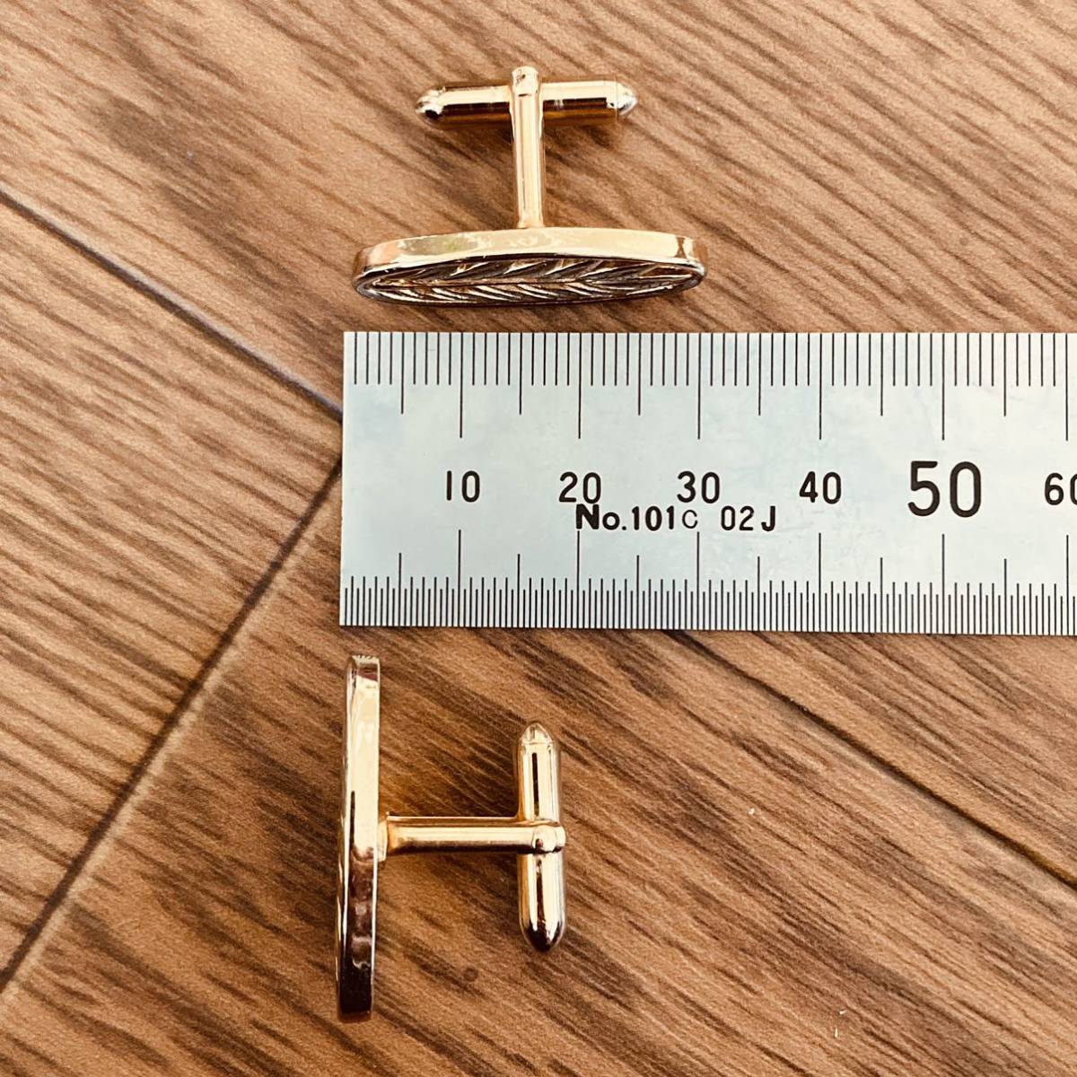  free shipping US Vintage cuff links SWANKs one k leaf Gold tone cuffs button 