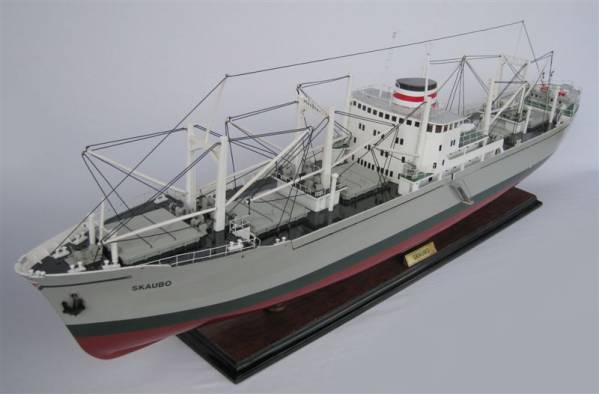 ●新品特価　精密級貨物船 SKAUBO 80cmL　完成品