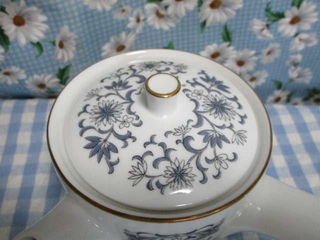 A　昭和レトロ！ＮＯＲＩＴＡＫＥ「ノリタケ（日本陶器会社）★金彩　青い花柄模様の茶器セット～急須＆湯呑５客」～箱付き　