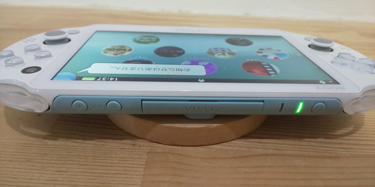 PlayStation Vita Wi-Fiモデル PCH-2000   美品