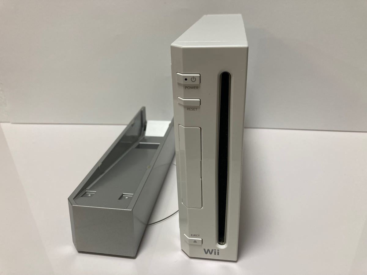 【任天堂】 Wii 本体　ソフト8本プラスおまけ1本　ザッパー　ヌンチャク　ハンドル　セット　動作確認済