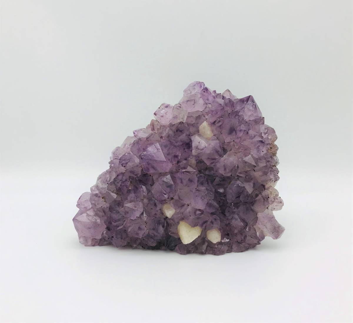 （R3-0418）アメジスト　カルサイトオンアメジスト　紫水晶　カルサイト　天然石　置物　ペーパーウェイト_画像1