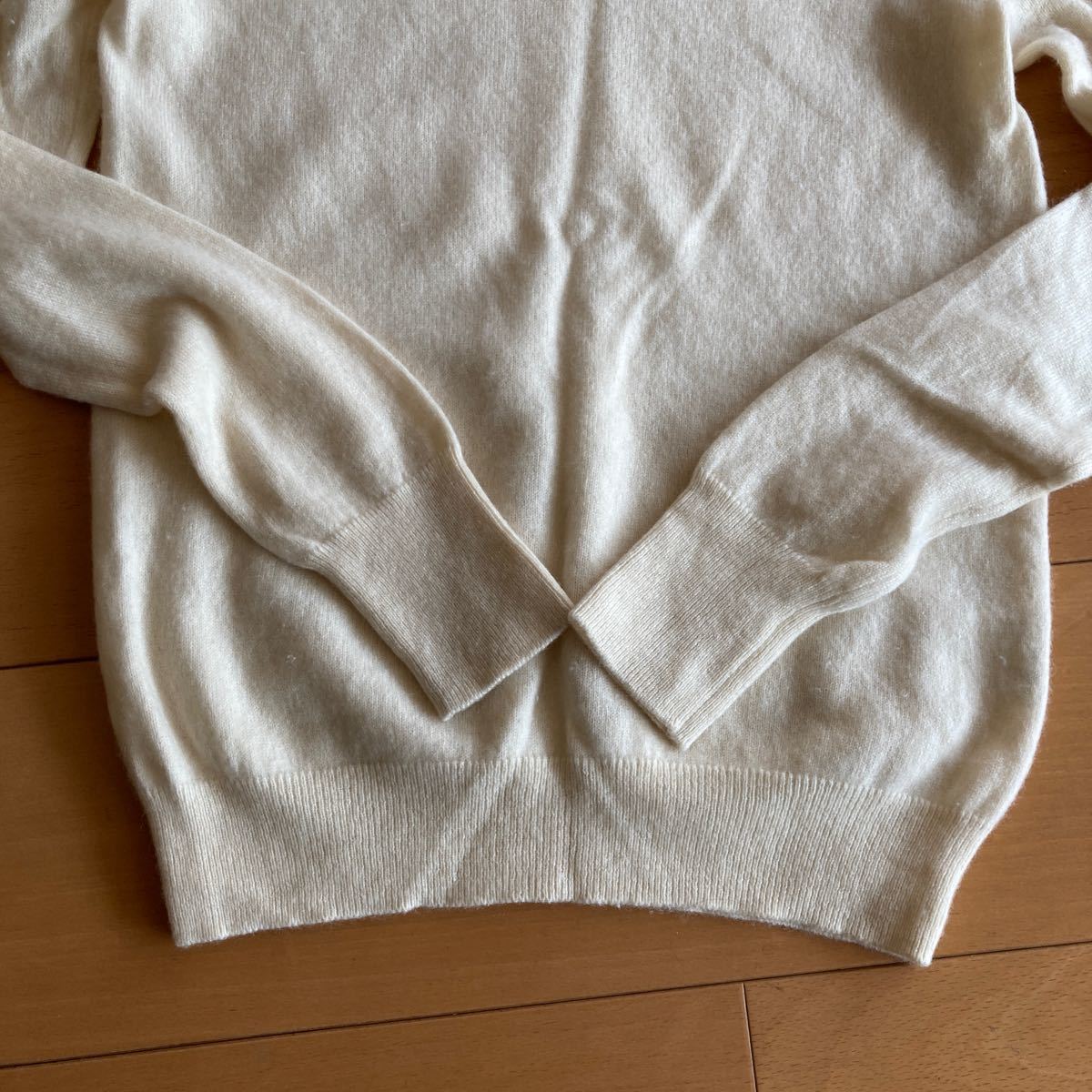 UNIQLO ユニクロ カシミヤ100% Vネックニット カシミヤ UNIQLO ユニクロ カシミヤ100% Vネックニット カシミヤ