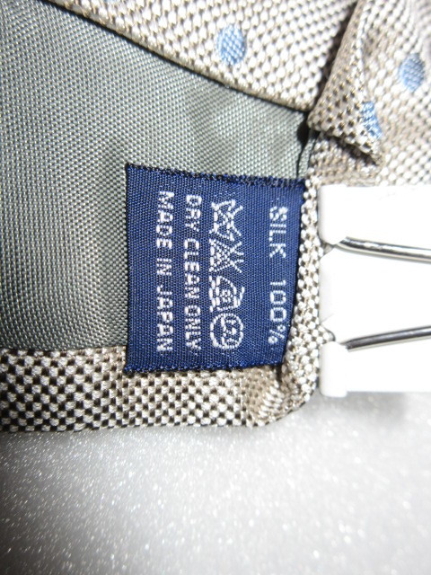 CRICKET クリケット　ネクタイ　シルバー地/スカイブルー ドット　絹100%　日本製！_④ 品質表示タグ：表