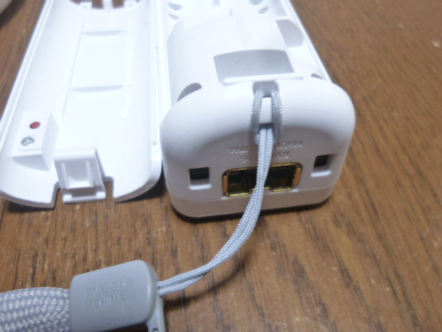 HDM2【即日発送 送料無料 動作確認済】WiiU　Wii　ハンドル　リモコンモーションプラス　ストラップセット　ホワイト　白