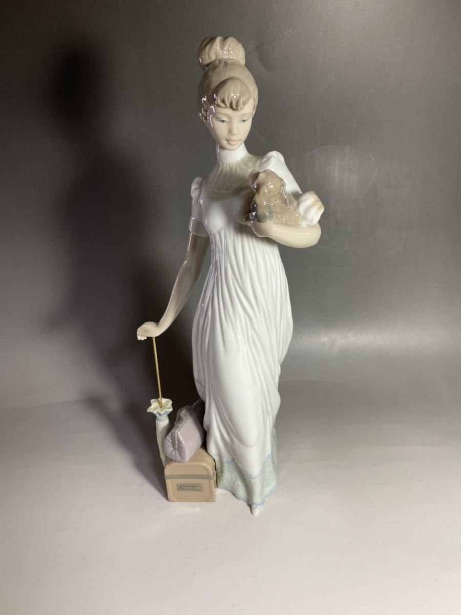 LLADRO/リヤドロ 僕がお供だよ 6753 フィギュリン 陶器 人形 婦人/女性 犬 置物 オブジェ インテリア 陶器人形 リアドロ 