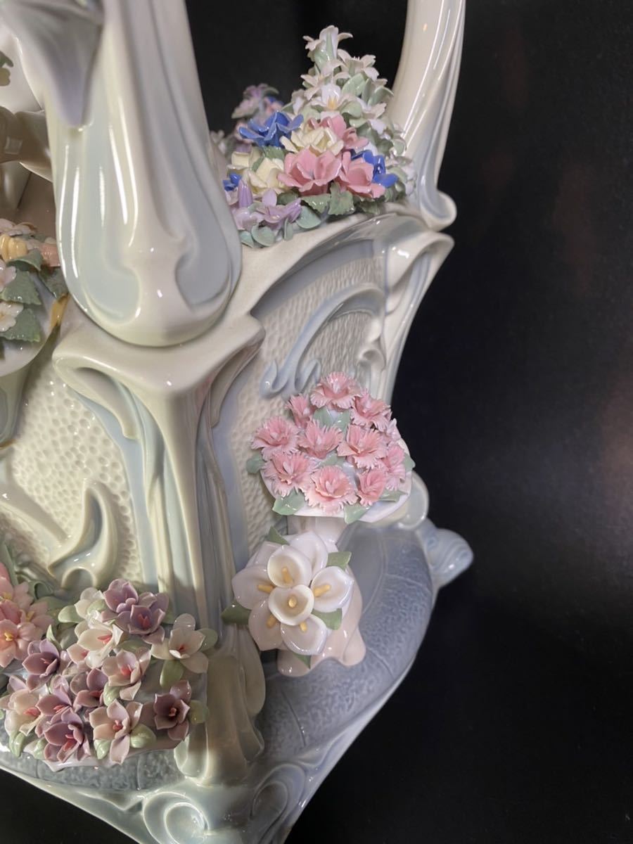 特大★ リヤドロ LLADRO フィギュリン【お花にかこまれて】《1865》 大型 陶器人形 少女 花 スペイン 高さ約47cm×26cm 西洋陶磁 置物 花束_画像5