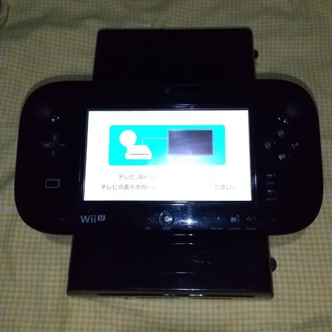 WiiU 本体（32GB版）とゲームパッド