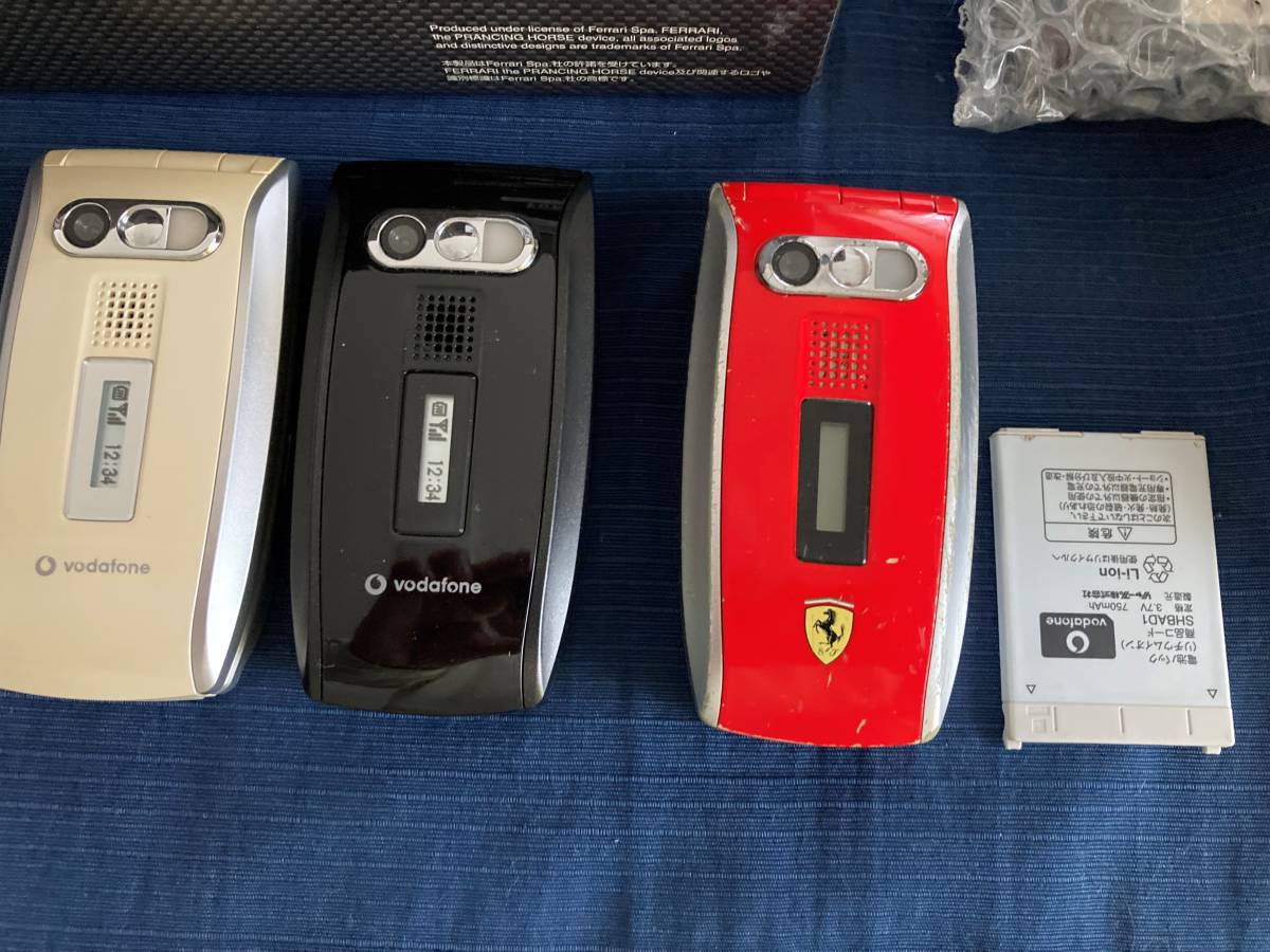 Ferrari Edition フェラーリV302SH vodafone 携帯電話機 2005年8月 本体・ストラップ・箱・カタログ・マニュアル・シール・模型2個(モック_画像2