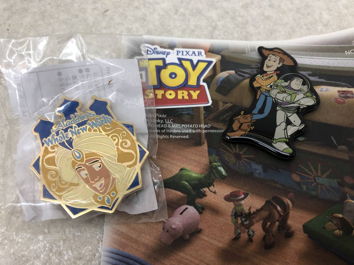 [A-8] Disney piksa- pin badge Toy Story Aladdin together unused 