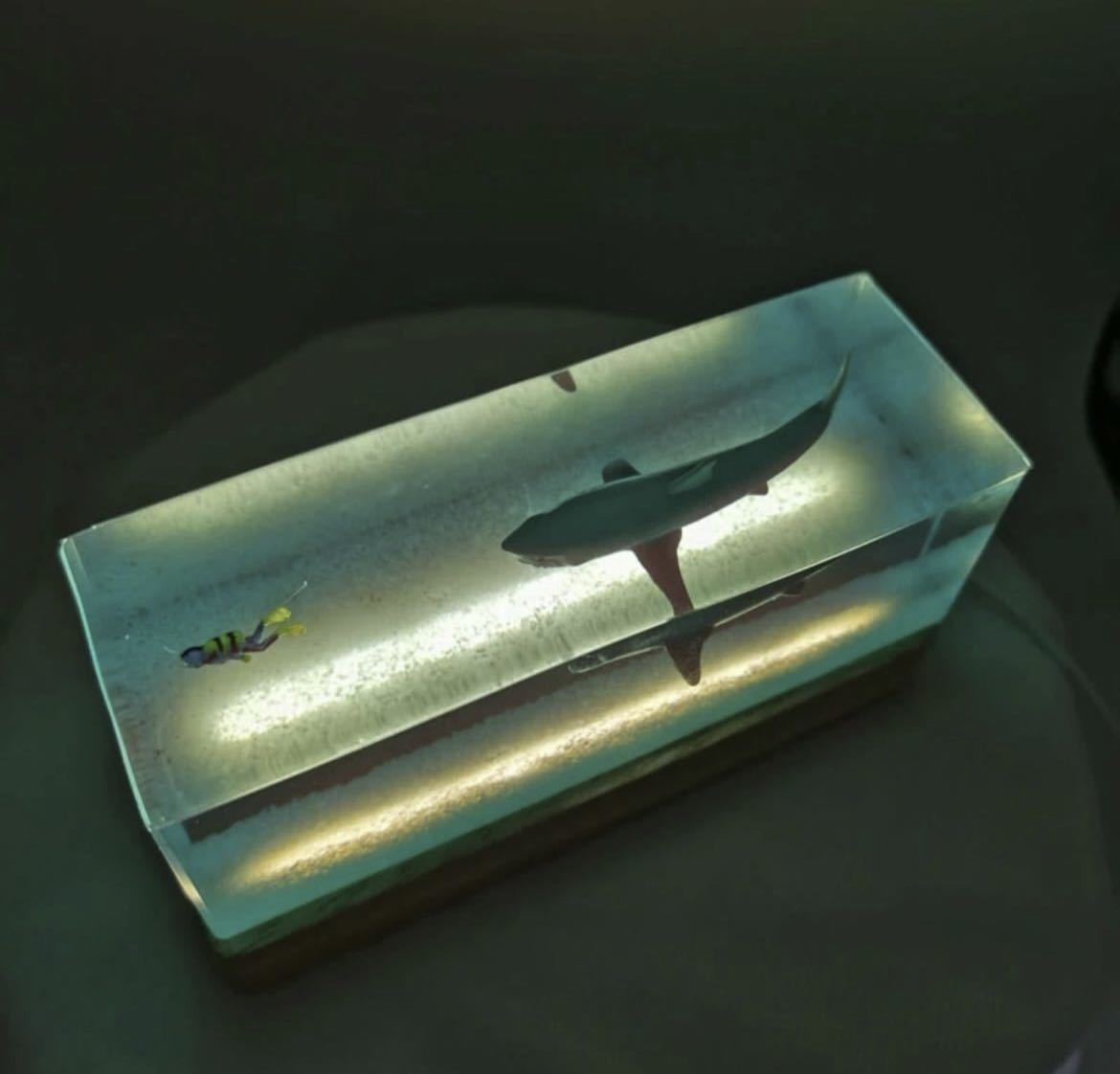 手作り 鮫 ダイバー デスクフィギュア フィギュア インテリア 装飾 オブジェ 置物 アート 小物 樹脂 海 照明 クリエイティブ サメ 626_画像3
