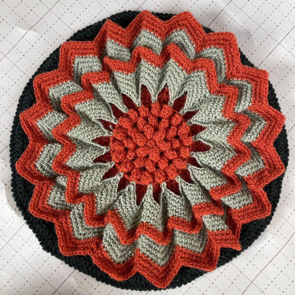 * new work finished *po in se Cheer . flower. zabuton * orange × sombreness green group * knitting wool handmade hand-knitted hand made * color difference great number exhibiting!* including in a package possibility [A5]