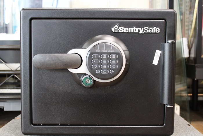 SentrySafe ビッグボルトシリーズ 耐火・耐水金庫 JTW082GEL 展示品