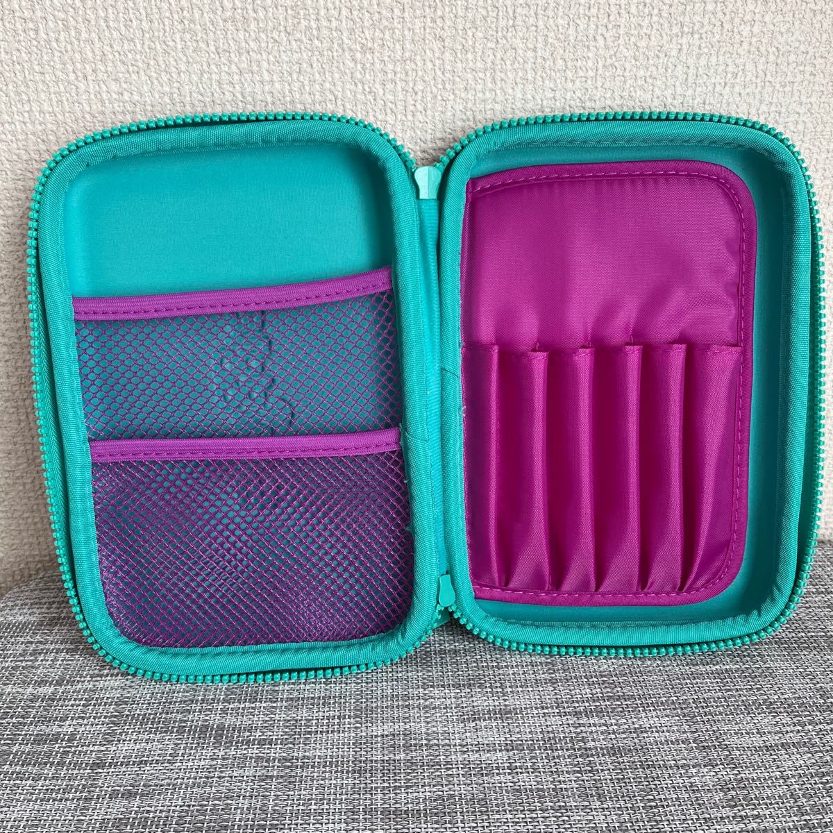 smiggle ハードジップペンケース スミグル