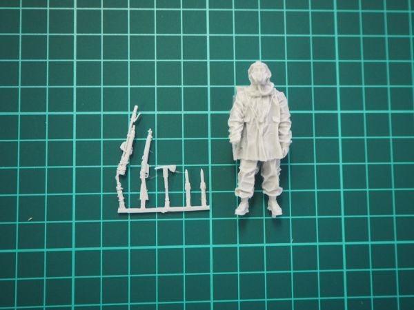 【新品】1/35 アメリカ陸軍 火炎放射器を持った兵士 未塗装 レジン製 組み立て キット フィギュア プラモデル 人形 ガレージキット H059_画像5