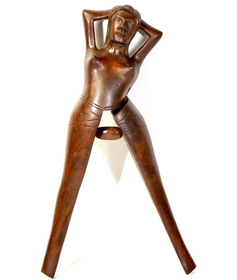 ビンテージ　マホガニー製ナッツクラッカー 一刀彫女性像　くるみ割り人形　高さ34cm 脚で挟んでを殻割るユニークな一品！　IJS_画像1
