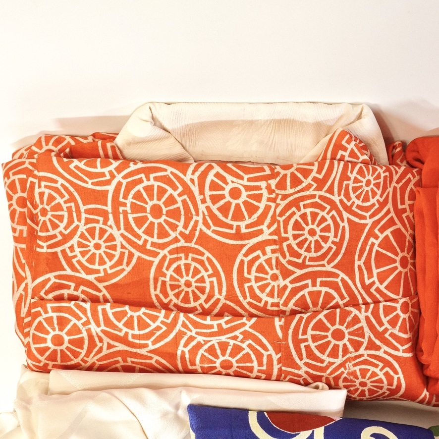 昭和レトロ 味わいの古布 着物 7枚セット 創作 ハンドメイド 生地 絹 刺繍 リメイク アンティーク ビンテージ 古き良き昭和ものです！ AAT_画像3