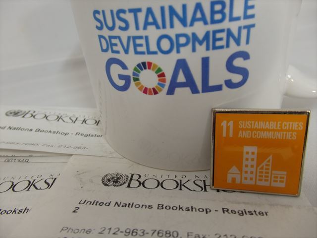 SDGsピンバッジ　1個「(1540円税込・送料無料）11. 住み続けられるまちづくり（Sustainable cities and communities）国連ショップ購入UN61